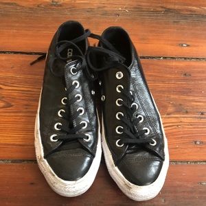 BLACK LEATHER CONVERSE